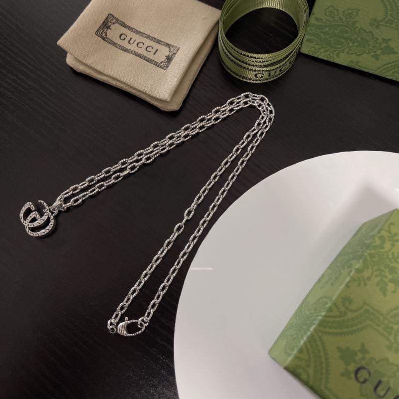 G*u*i necklaces
